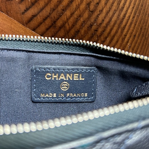 CHANEL Quilted Diamond cardholder zipped wallet. Gently used Navy Blue. - Picture 3 of 11